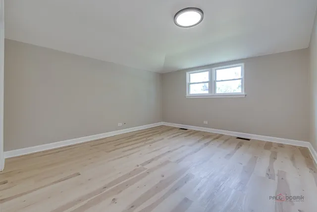 $4,250 | 4021 West Estes Avenue, Lincolnwood, IL 60712