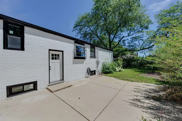 $4,250 | 4021 West Estes Avenue, Lincolnwood, IL 60712