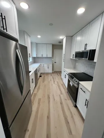 $4,250 | 4021 West Estes Avenue, Lincolnwood, IL 60712