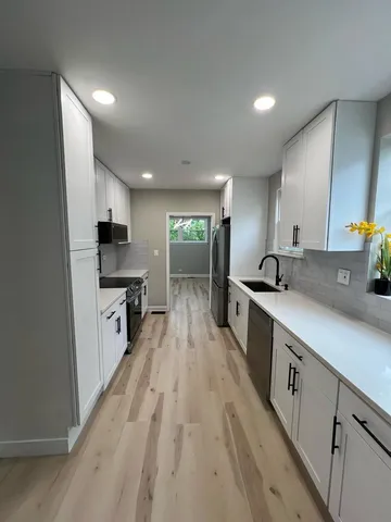 $4,250 | 4021 West Estes Avenue, Lincolnwood, IL 60712