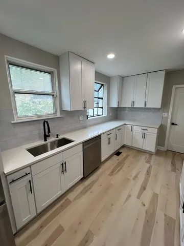 $4,250 | 4021 West Estes Avenue, Lincolnwood, IL 60712