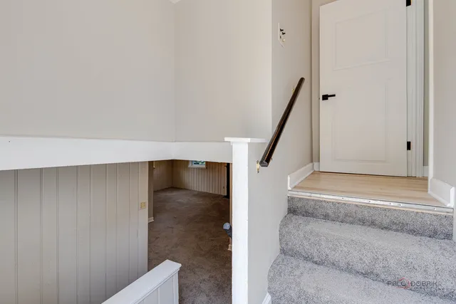 $4,250 | 4021 West Estes Avenue, Lincolnwood, IL 60712