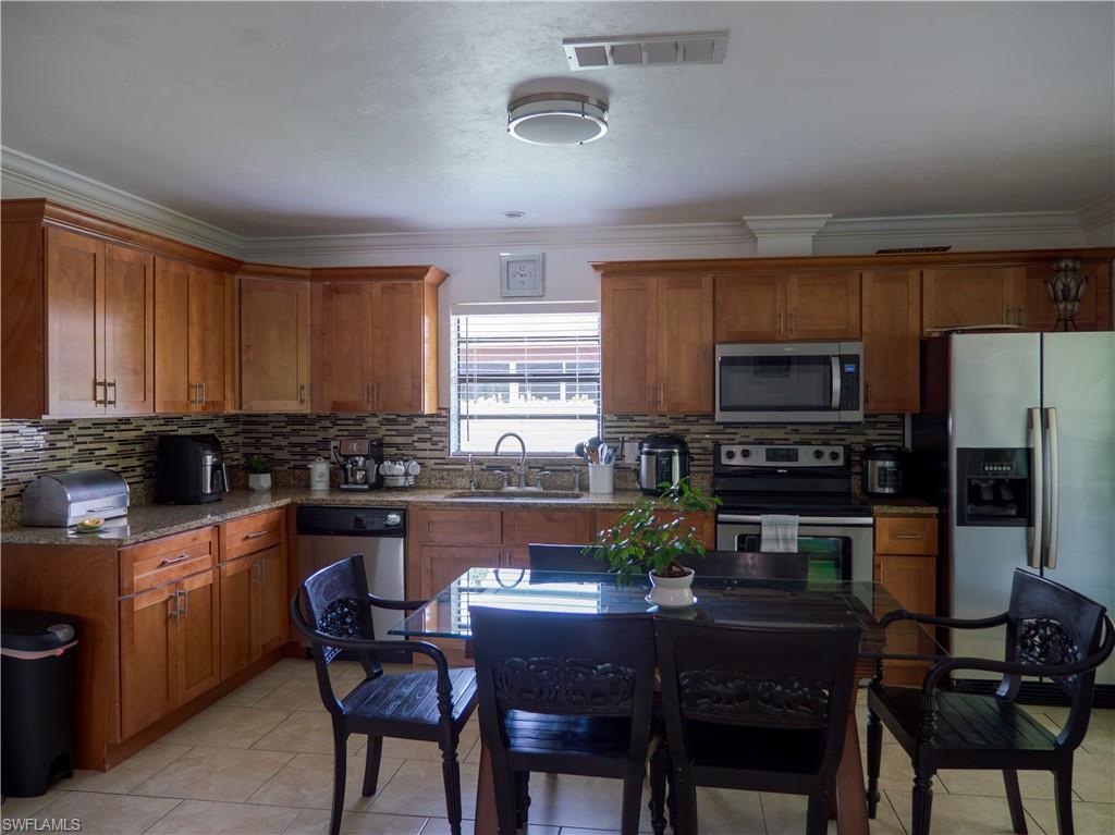391 9th Street Southwest Naples, FL 34117 - Photo 11 of 31 Gallery Image 11