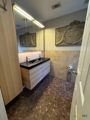 $2,250 | 901 Madrona Drive, Unit B, New Braunfels, TX 78132