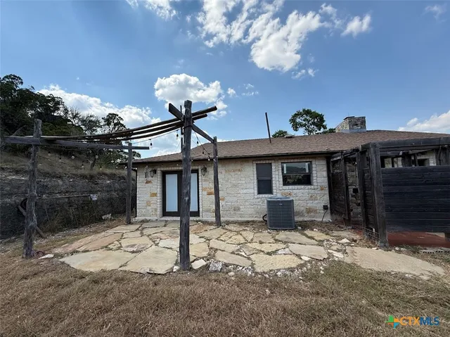 $2,250 | 901 Madrona Drive, Unit B, New Braunfels, TX 78132