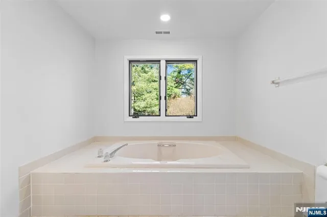 $5,500 | 90 Fisher Road, Mahwah, NJ 07430