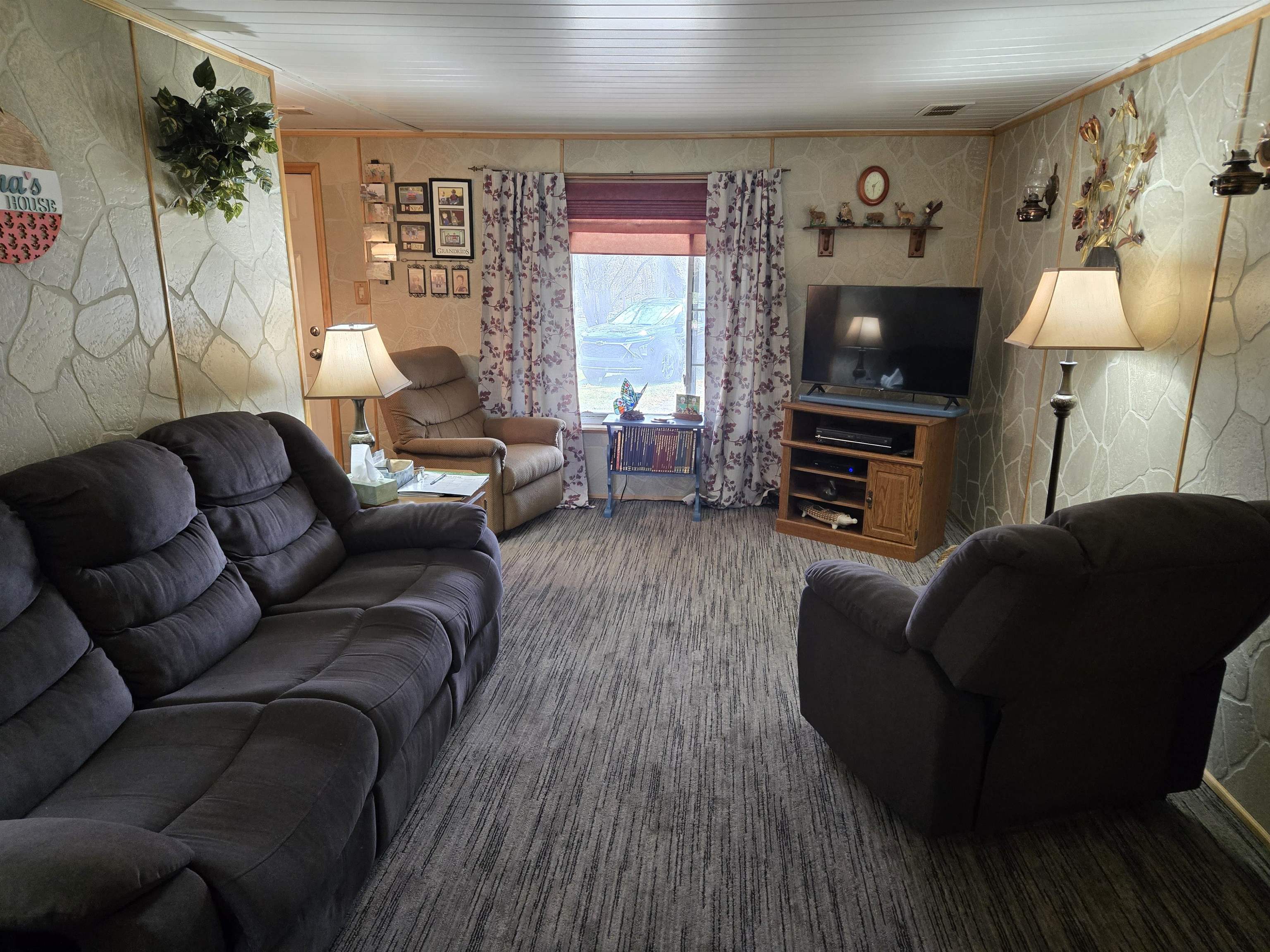 7760 Austere Road Waterford, MI 48329 - Photo 6 of 19 50171452-10b928b3-be1b-4dc6-bb69-6460fff22b2f.JPG