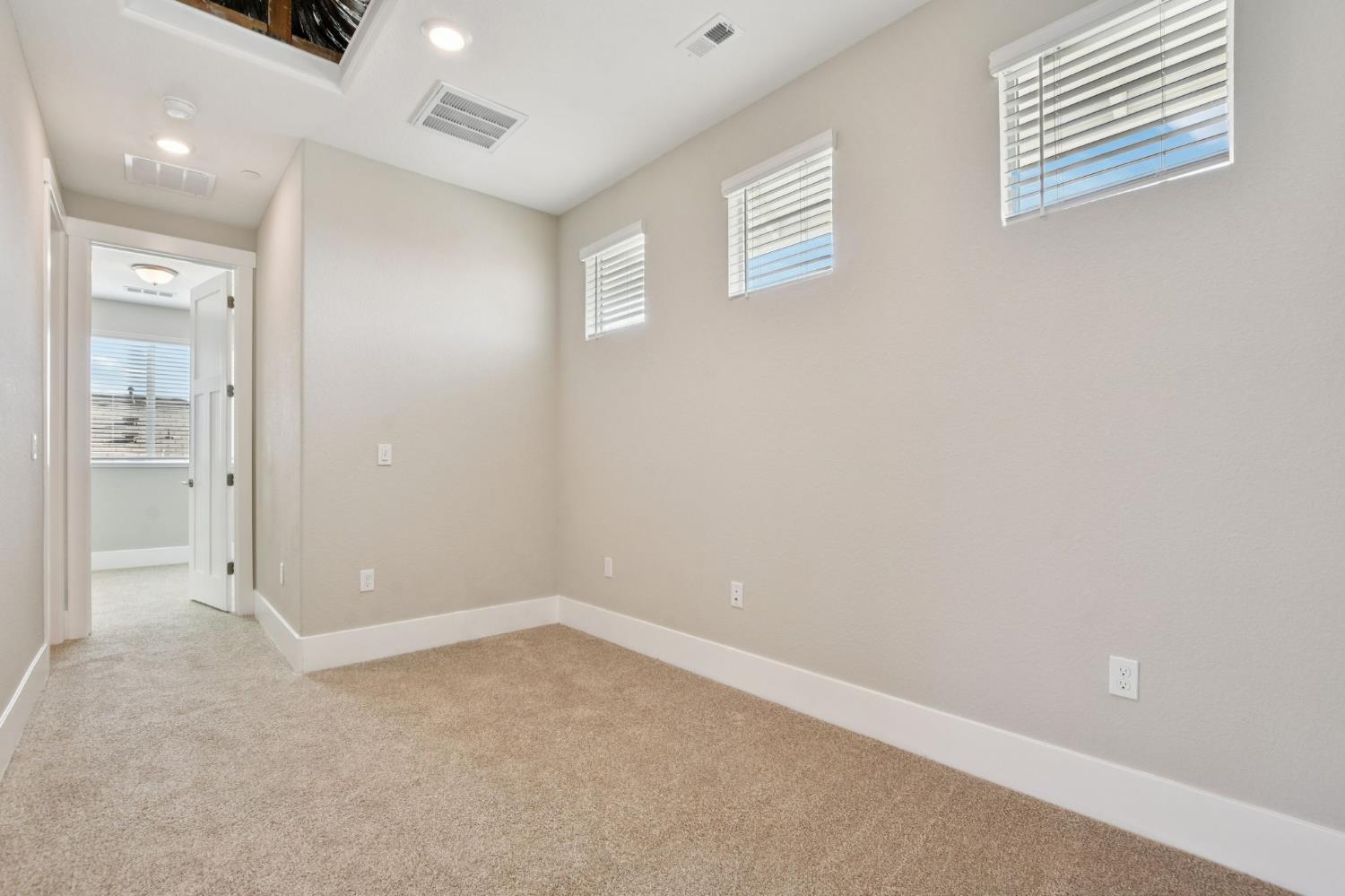3016 Pocosol Way Rancho Cordova, CA 95742 - Photo 23 of 37 en empty room with windows and entrance