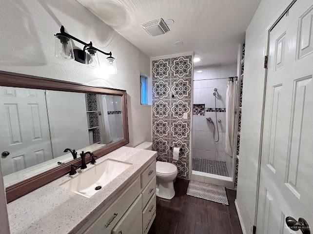 21325 Norene Drive Edcouch, TX 78538 - Photo 5 of 15 a bathroom with a sink toilet and shower