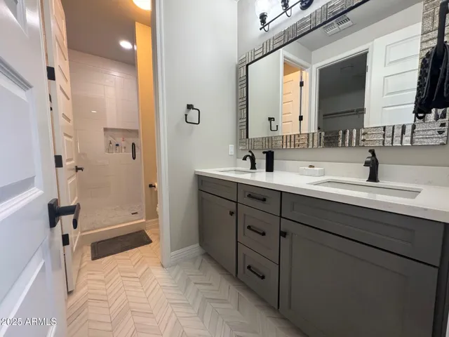 $3,000 | 4350 East Kings Avenue, Phoenix, AZ 85032