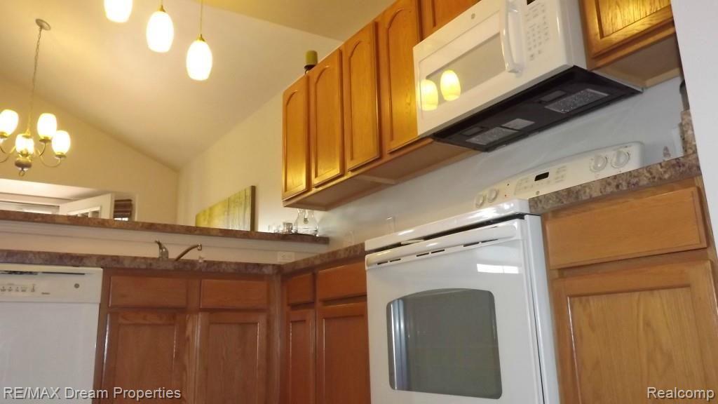 49146 Hawksburry Road, Unit 106 Canton, MI 48188 - Photo 22 of 60 23.jpg