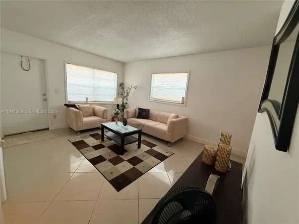 $1,600 | 4061 North Dixie Highway, Unit 1, Oakland Park, FL 33334