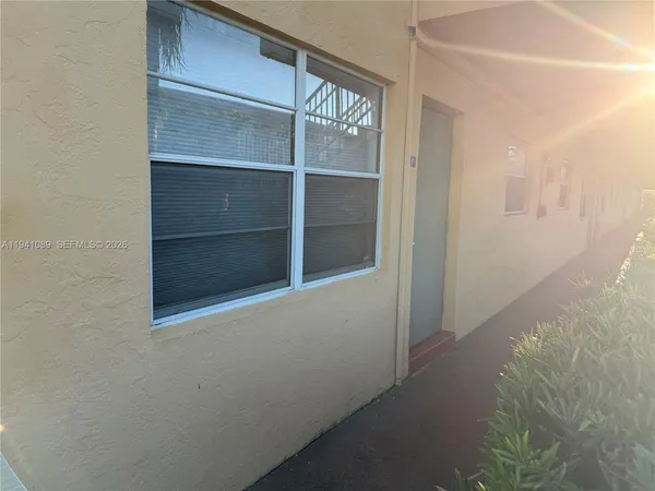 $1,600 | 4061 North Dixie Highway, Unit 1, Oakland Park, FL 33334