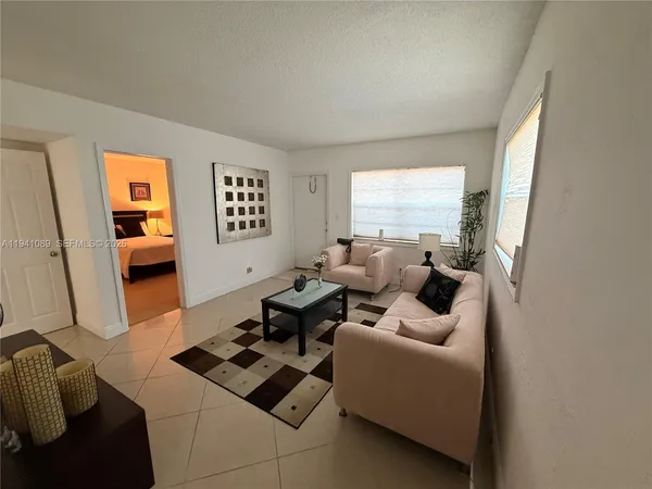 $1,600 | 4061 North Dixie Highway, Unit 1, Oakland Park, FL 33334