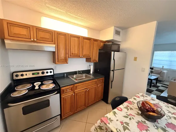 $1,600 | 4061 North Dixie Highway, Unit 1, Oakland Park, FL 33334