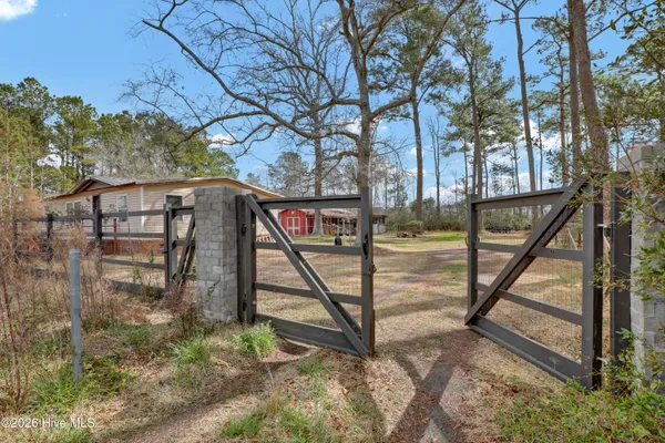 $1,100,000 | 1098 Hoover Road, Hampstead, NC 28443