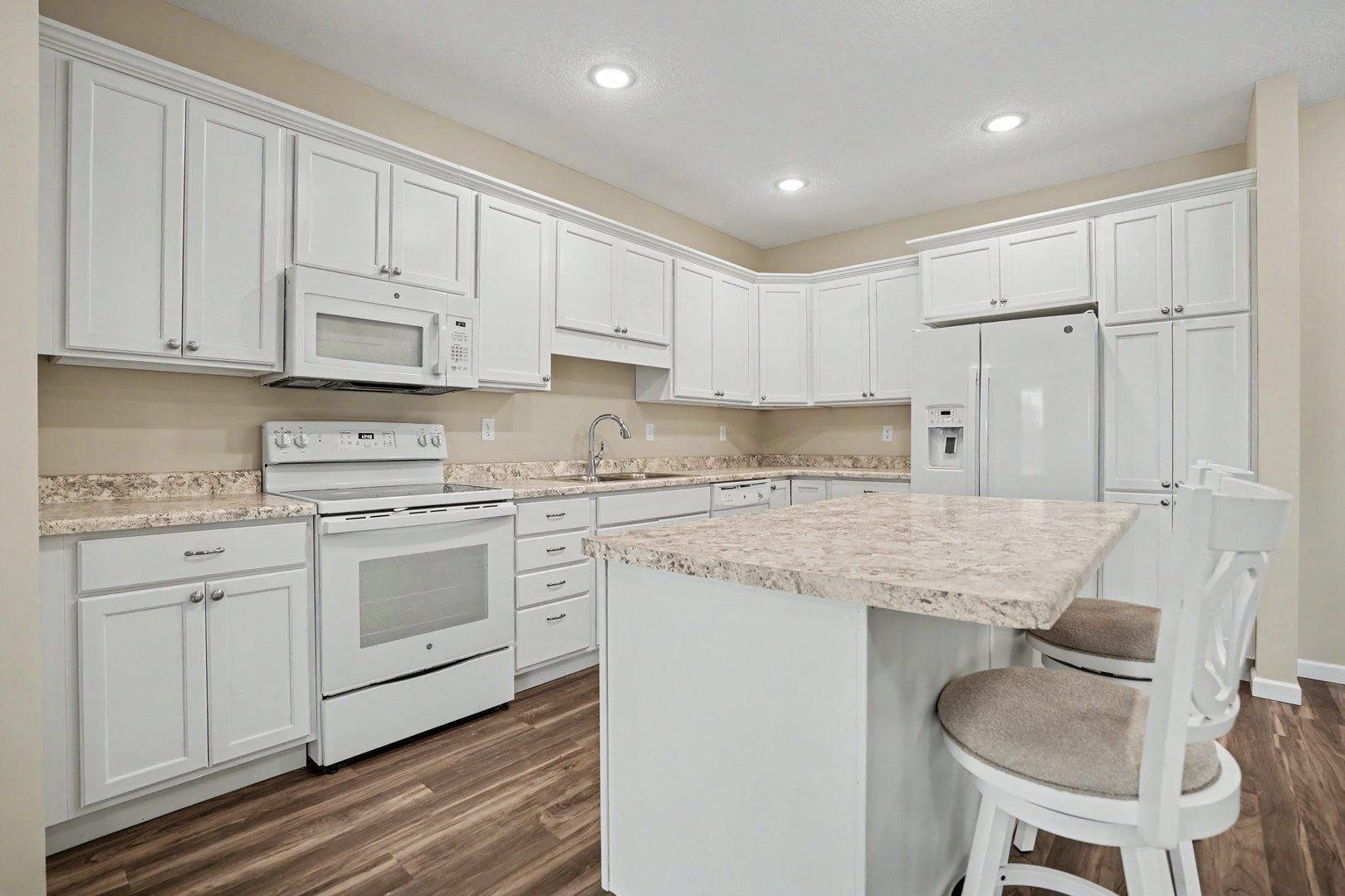 2592 Middle Road, Unit 318 Bettendorf, IA 52722 - Photo 14 of 24
