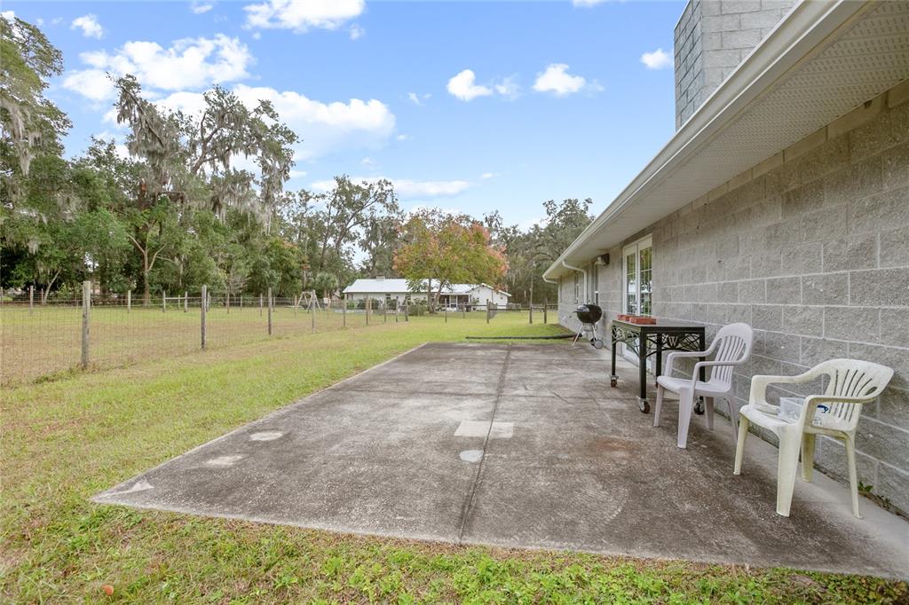420 Glenwood Road DeLand, FL 32720 - Photo 21 of 36 a view of a backyard
