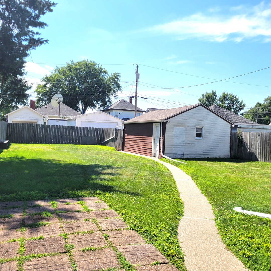 411 39th Street Moline, IL 61265 - Photo 32 of 34