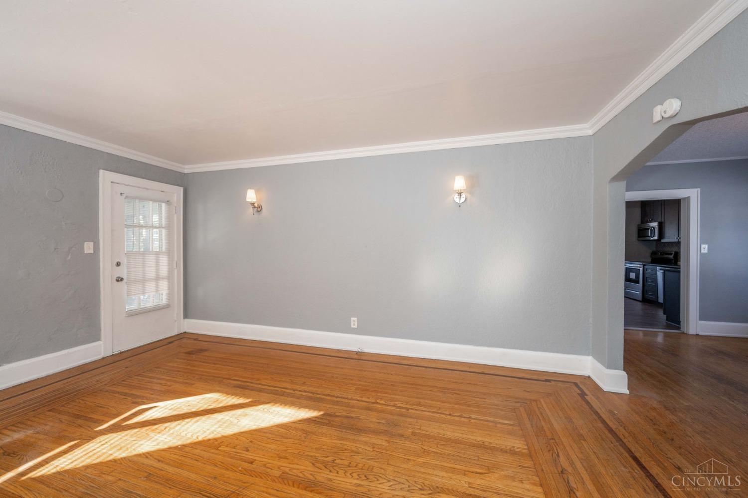5347 Fox Road Cincinnati, OH 45239 - Photo 6 of 35