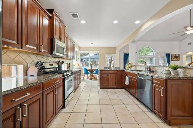 $469,000 | 13720 Shadowlawn Trace, Manor, TX 78653