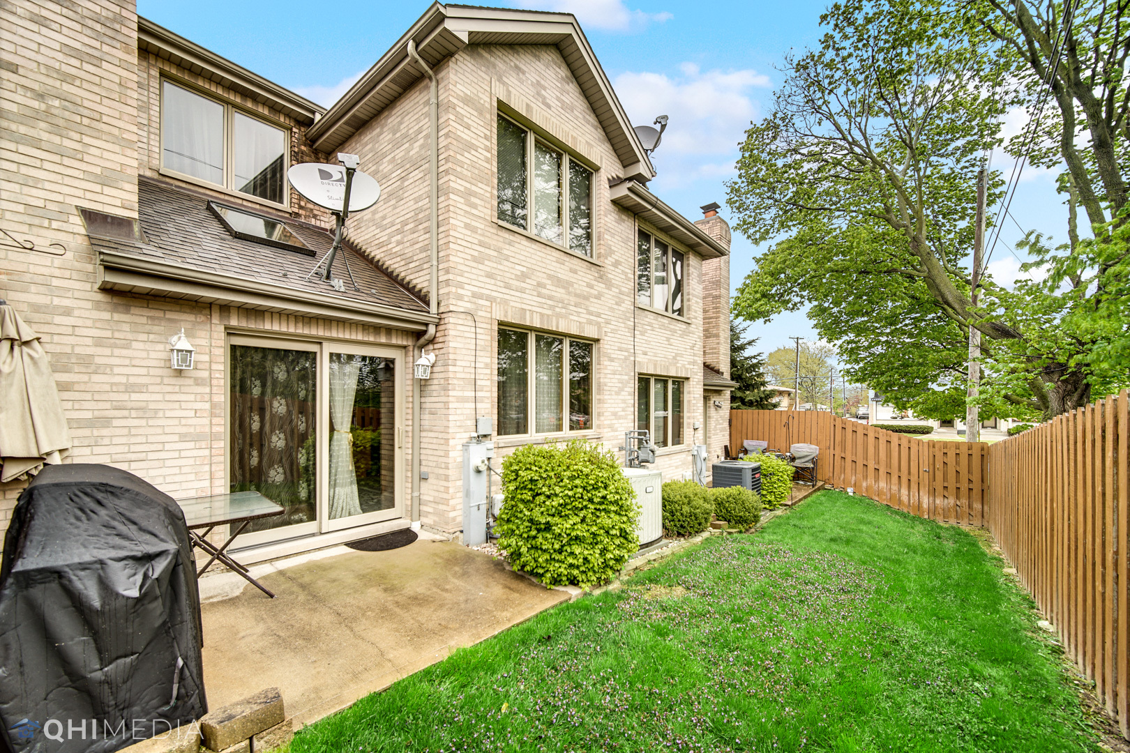 8832 South Roberts Road Hickory Hills, IL 60457 - Photo 15 of 16 front view of a house with a yard