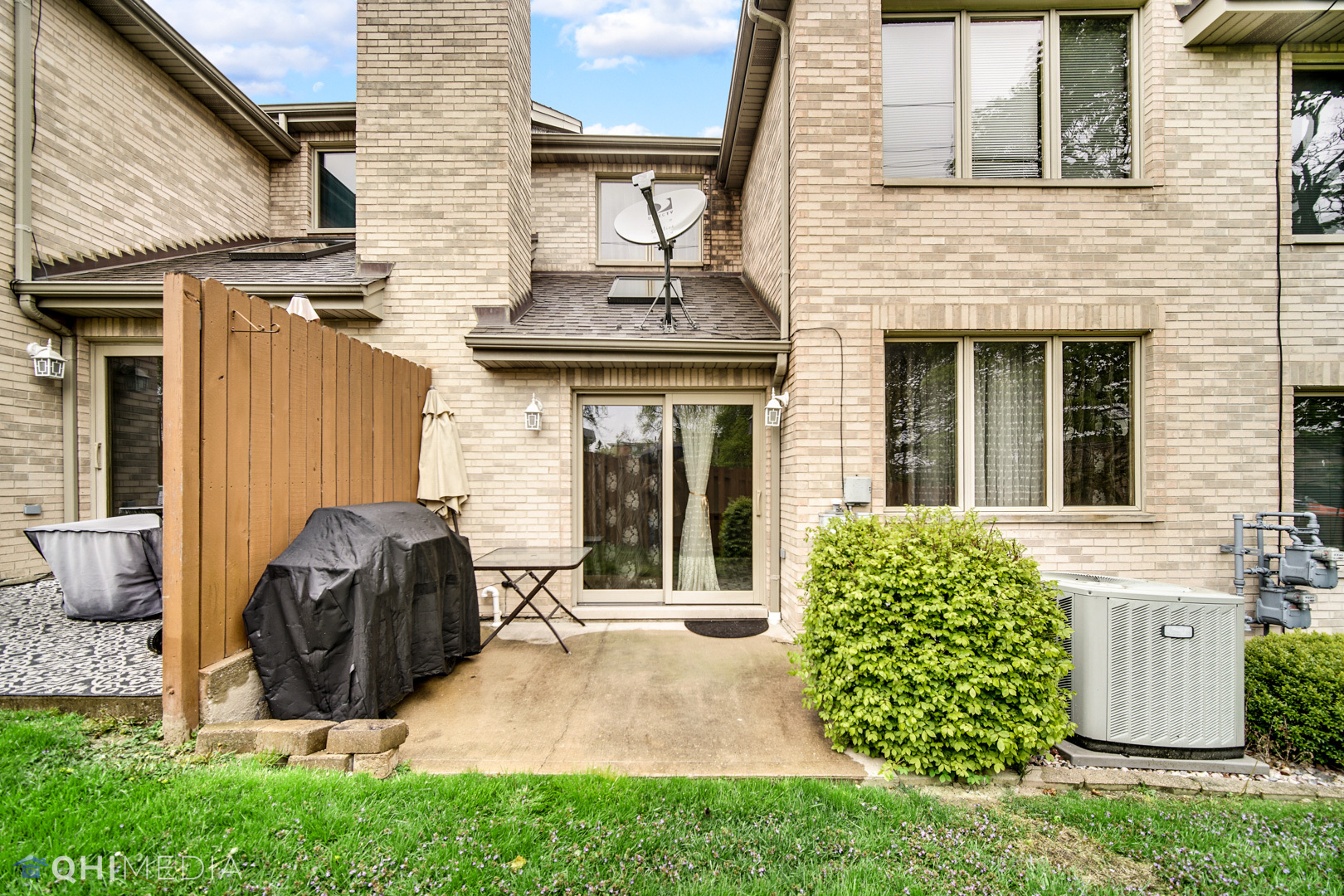 8832 South Roberts Road Hickory Hills, IL 60457 - Photo 16 of 16 a view of a front door and small garden