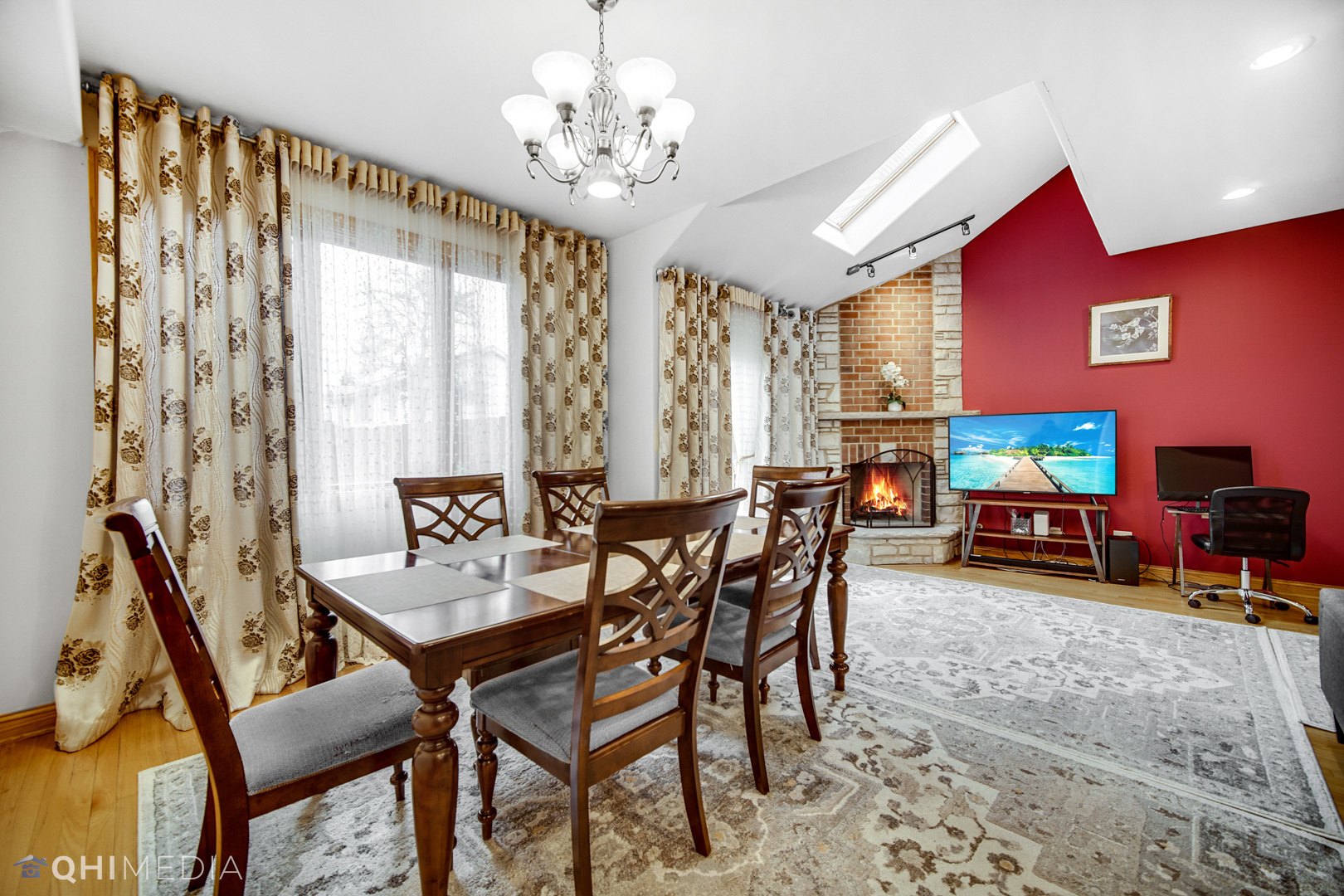 8832 South Roberts Road Hickory Hills, IL 60457 - Photo 5 of 16 a view of a livingroom and dining room
