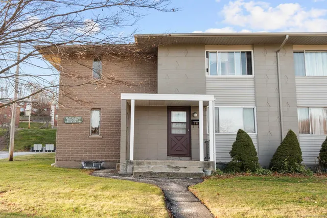 a view of a house with a yard