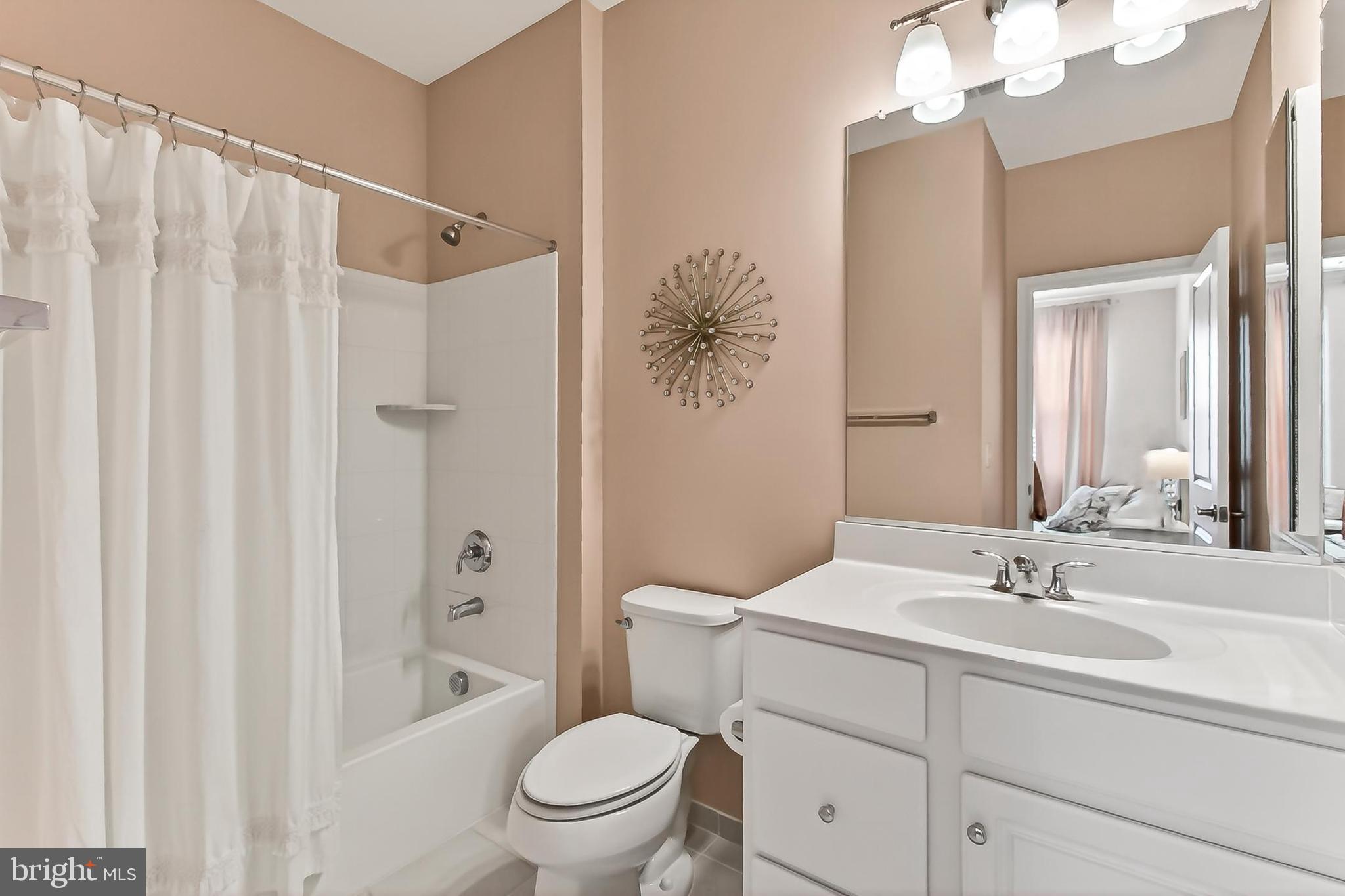 1103 Themis Street Southeast Leesburg, VA 20175 - Photo 71 of 108 En-suite full bathroom