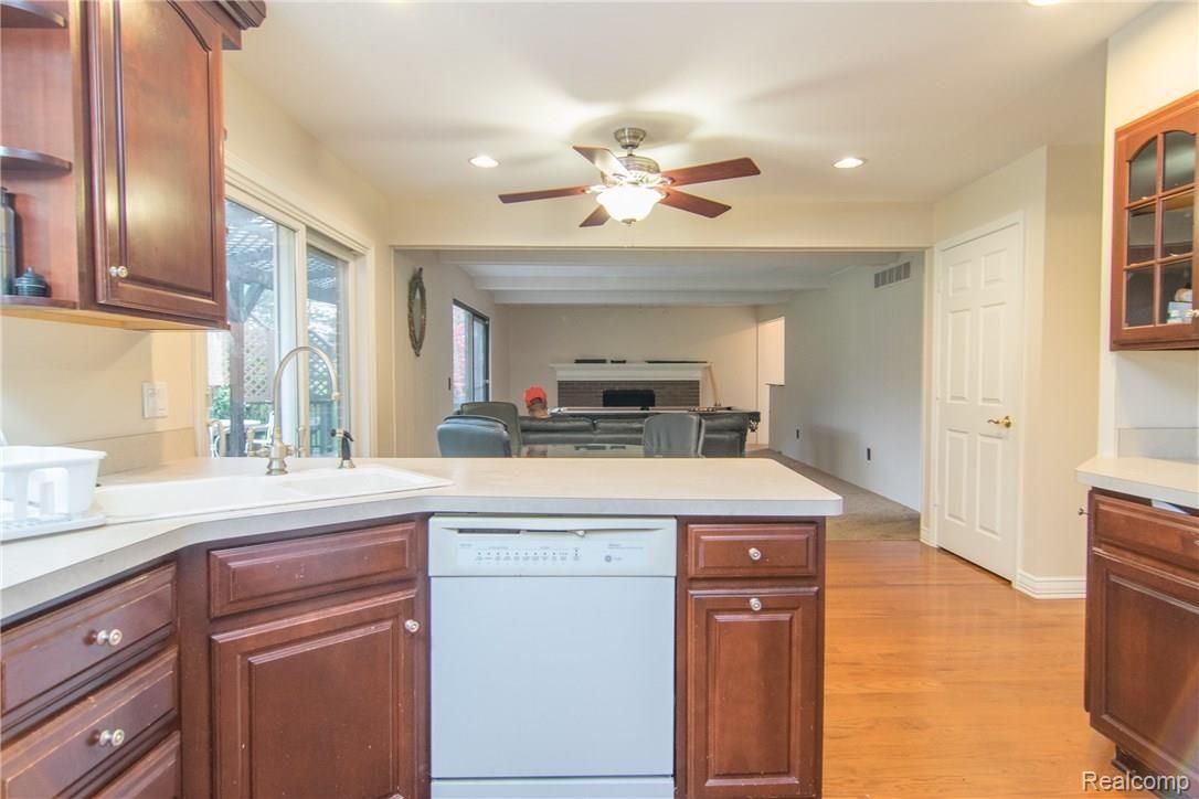 868 Lion Street Rochester, MI 48307 - Photo 15 of 42 DSC_0366.jpg