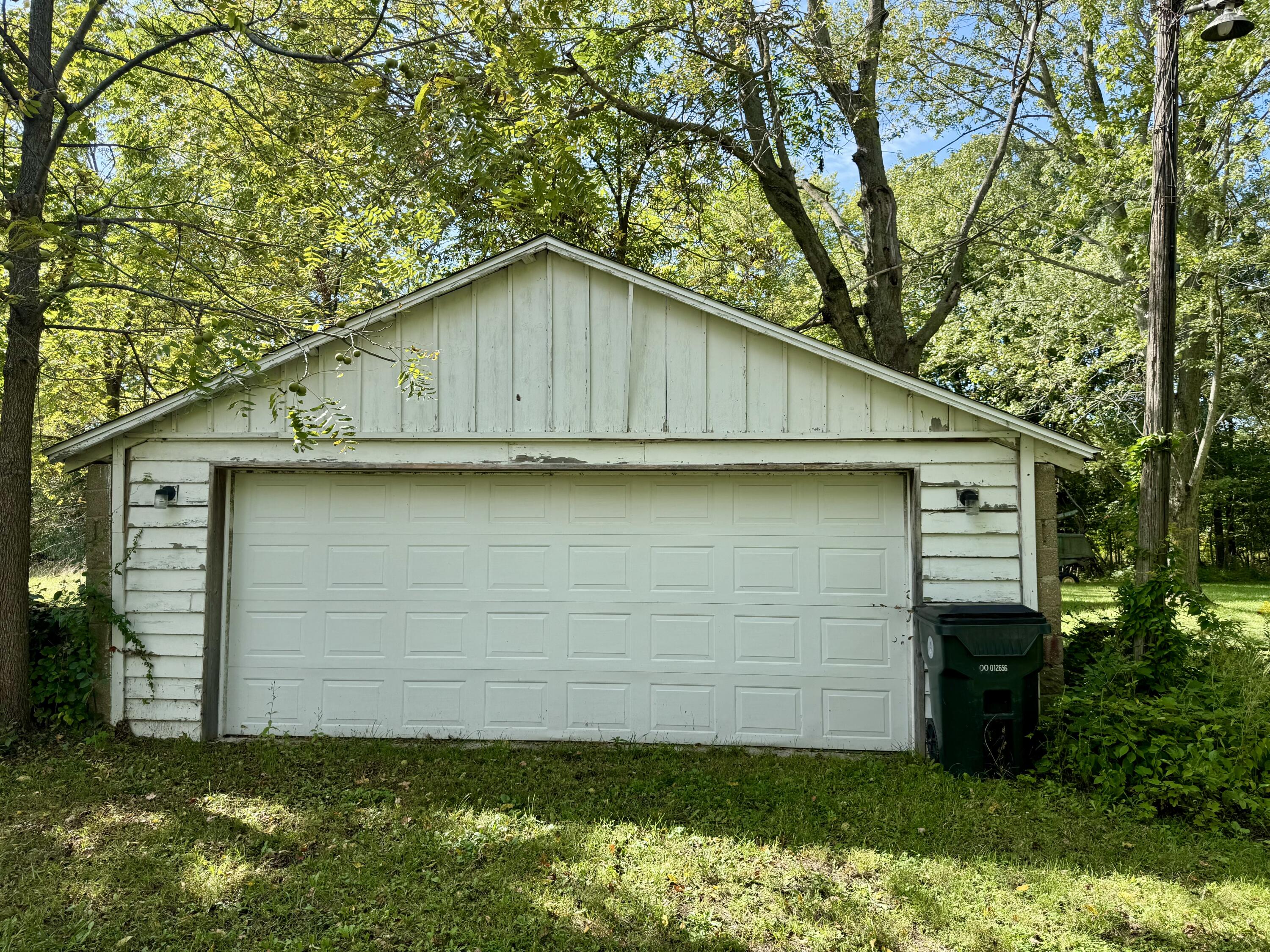 1038 Meridian Road Chesterton, IN 46304 - Photo 4 of 25 a backyard of a house with lots of green space