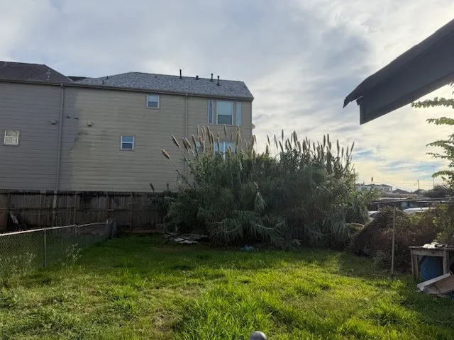 a view of a back yard of the house