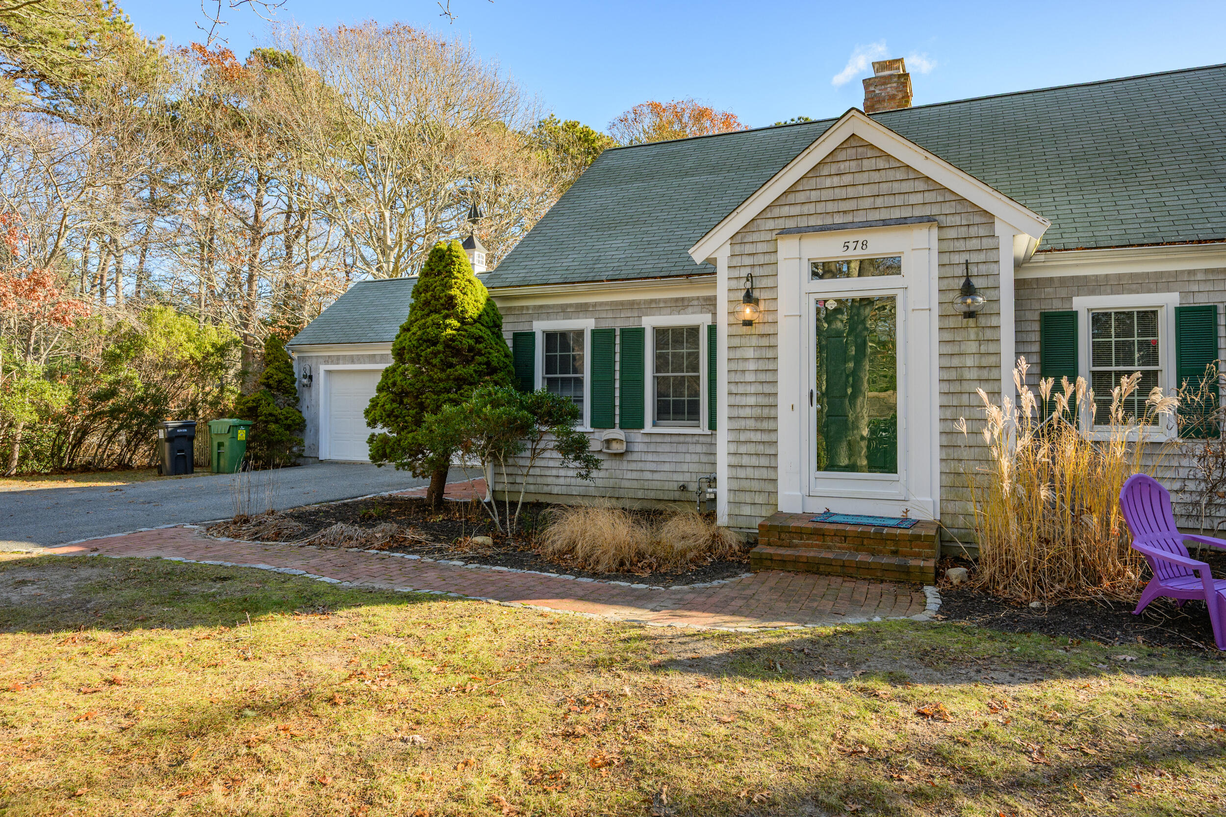 578 Huckins Neck Road Centerville, MA 02632 - Photo 3 of 42 a front view of a house with garden