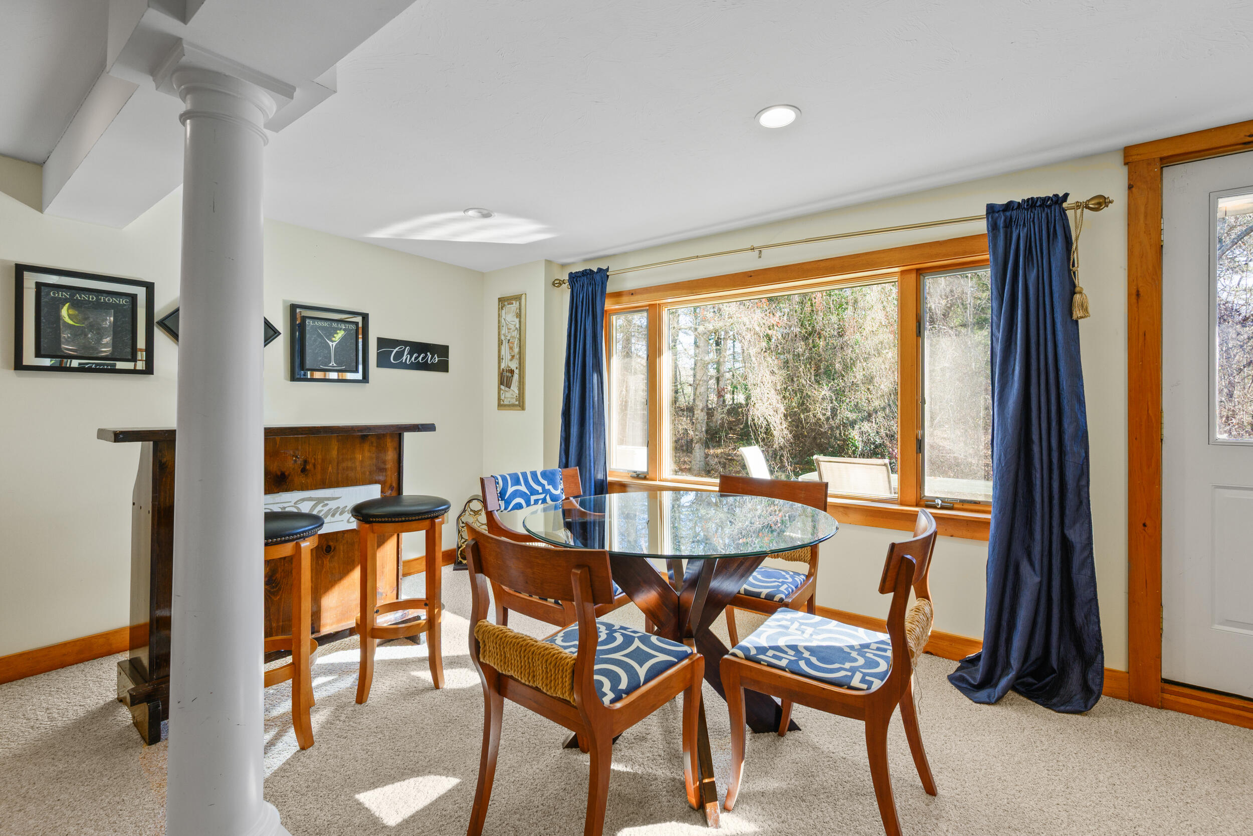 578 Huckins Neck Road Centerville, MA 02632 - Photo 31 of 42 a dining room with furniture and a window