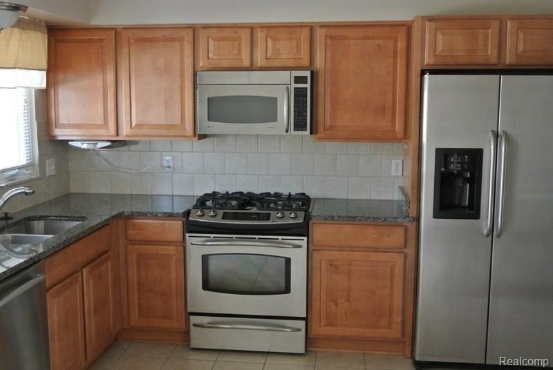509 Worthington Road Canton, MI 48188 - Photo 7 of 33 Stainless Steel Appliances too.