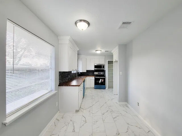 $1,645 | 2024 Stonesthrow Drive, Bay City, TX 77414