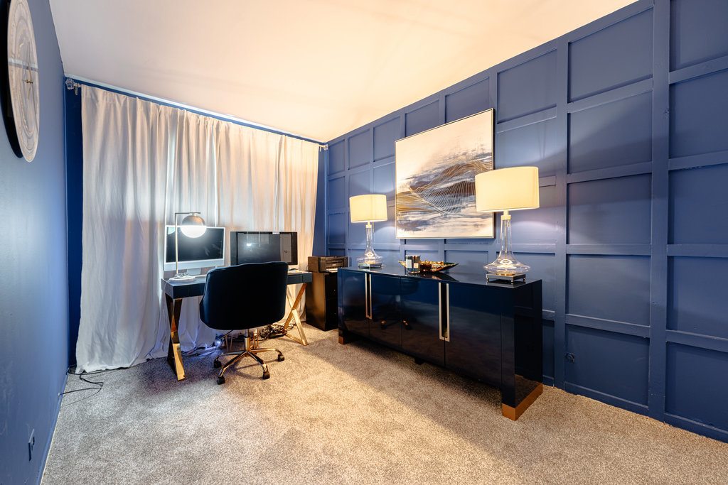 241 Huntingwood Road Matteson, IL 60443 - Photo 13 of 18 a workspace with furniture