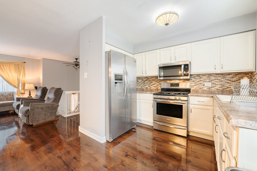 241 Huntingwood Road Matteson, IL 60443 - Photo 8 of 18 a kitchen with granite countertop a stove and a refrigerator