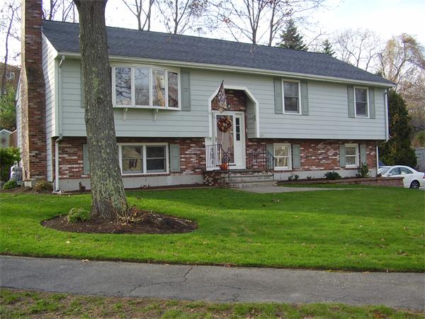 34 Reynolds Road Wakefield, MA 01880 - Photo 1 of 11 Gallery Image 1