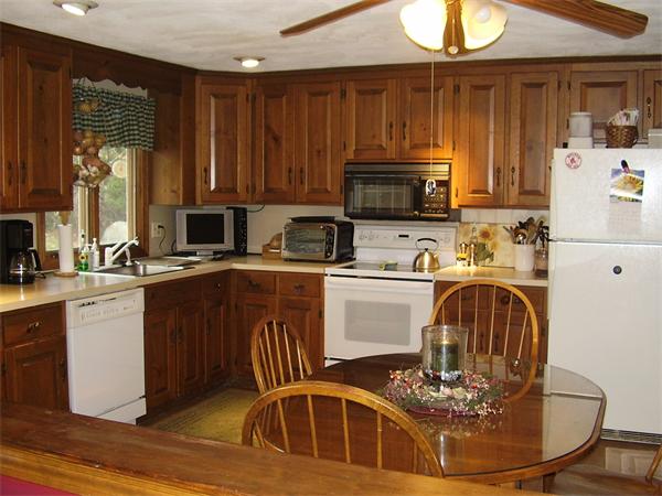 34 Reynolds Road Wakefield, MA 01880 - Photo 2 of 11 Gallery Image 2