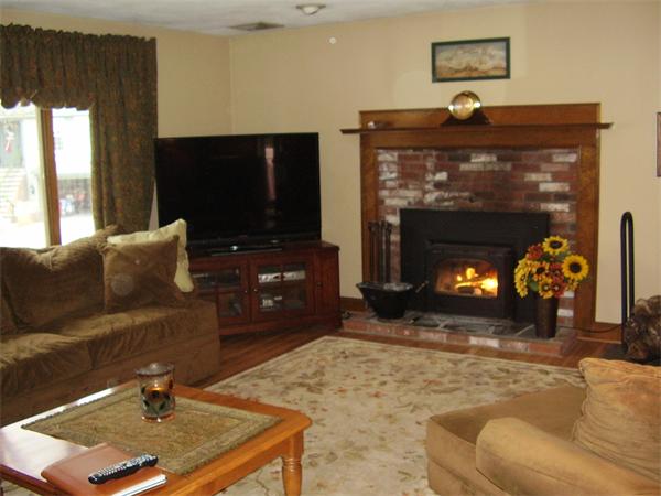 34 Reynolds Road Wakefield, MA 01880 - Photo 4 of 11 Gallery Image 4