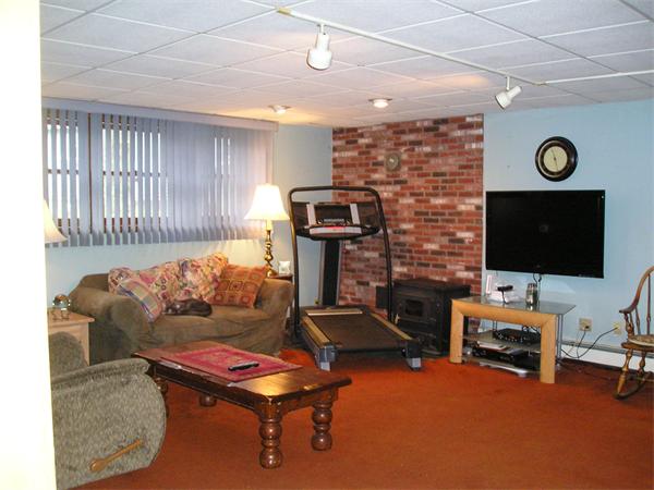 34 Reynolds Road Wakefield, MA 01880 - Photo 10 of 11 Gallery Image 10