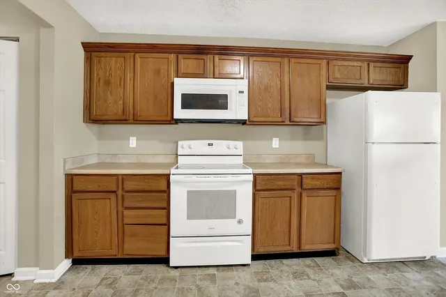 $250,000 | 11438 Arches Drive, Indianapolis, IN 46235