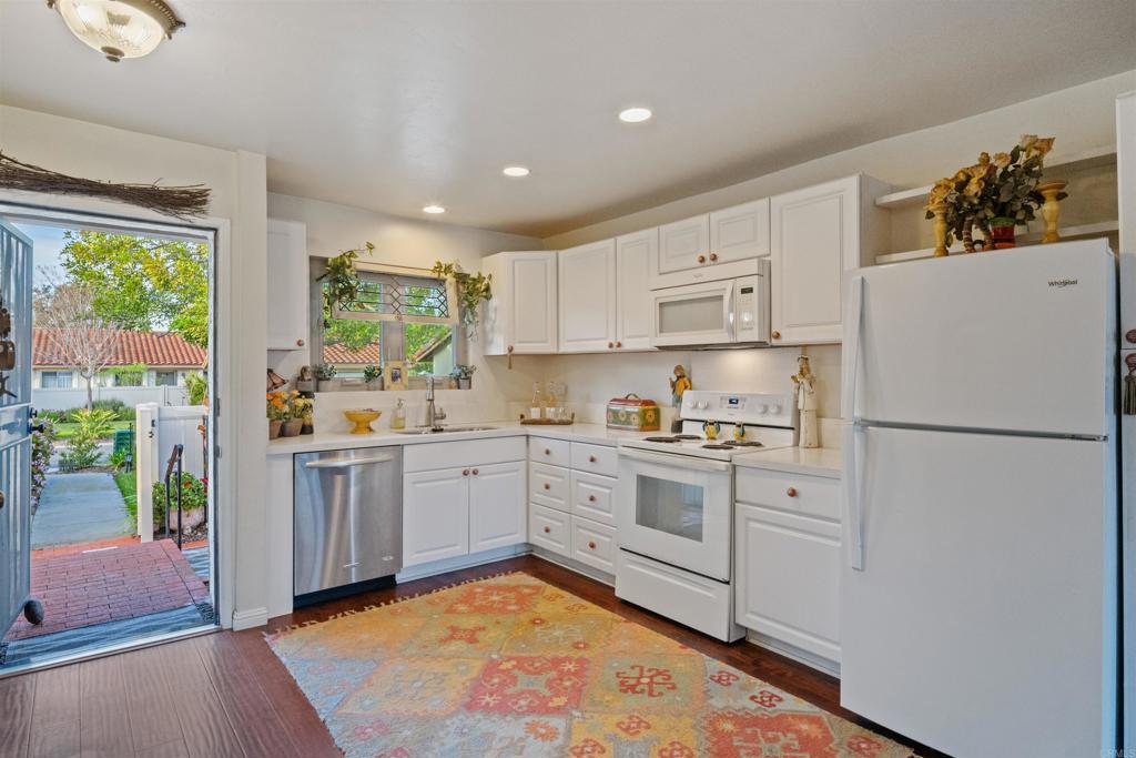 363 Orwell Lane Encinitas, CA 92024 - Photo 4 of 21