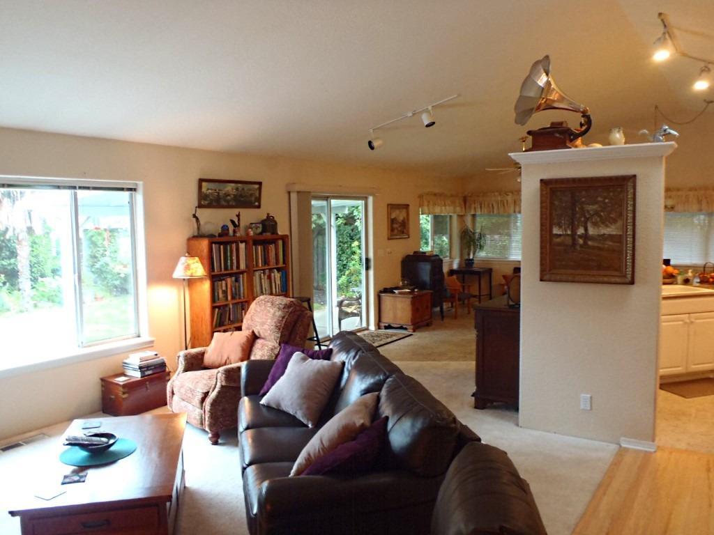 588 Brandon Street Central Point, OR 97502 - Photo 9 of 29 Additional Photo