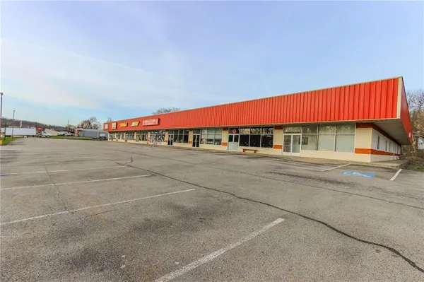 $2,500 | 3379 Pittsburgh Street, Unit 109, Perryopolis, PA 15473