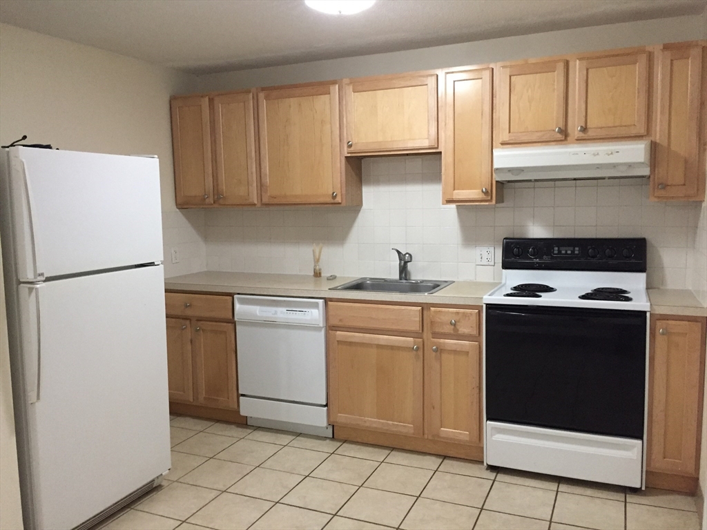 9 Davis Road, Unit B10 Acton, MA 01720 - Photo 2 of 9