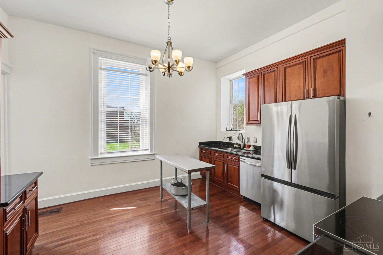 2279 Loth Street Cincinnati, OH 45219 - Photo 9 of 29
