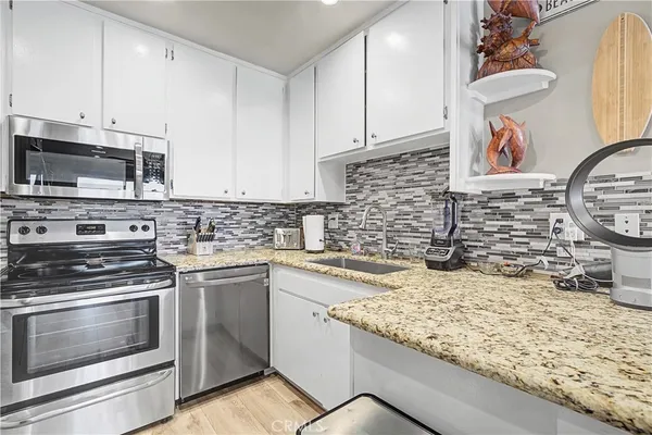 $1,450,000 | 15 15th Street, Unit 22, Hermosa Beach, CA 90254